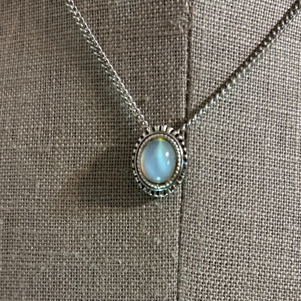 Vintage 1970’s Sarah Coventry Silver-tone Blue Moon pendant EUC - Picture 7 of 14